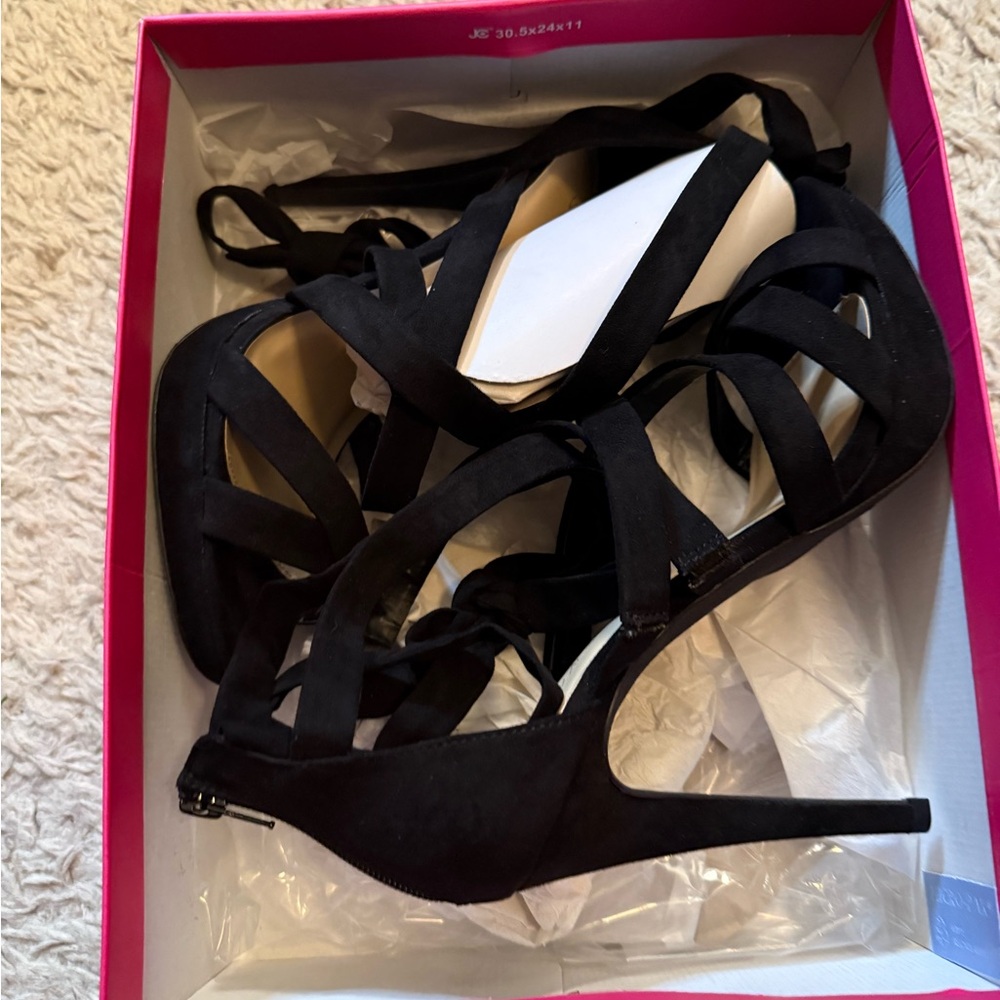 Show Dazzle US Size 9 Elegant Black Strappy Heels